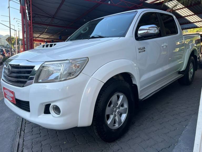 TOYOTA - HILUX - 2015/2015 - Branca - R$ 149.800,00