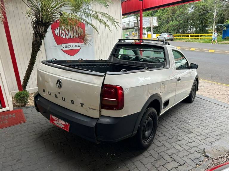 VOLKSWAGEN - SAVEIRO - 2018/2018 - Branca - R$ 42.800,00