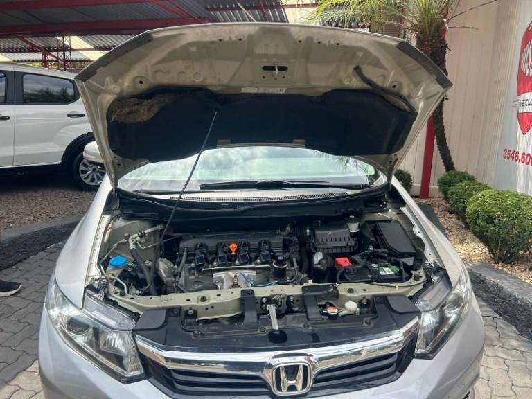 HONDA - CIVIC - 2014/2014 - Prata - R$ 73.800,00