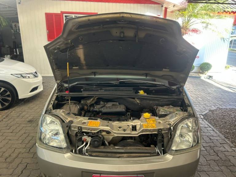 CHEVROLET - MERIVA - 2003/2003 - Prata - R$ 17.900,00