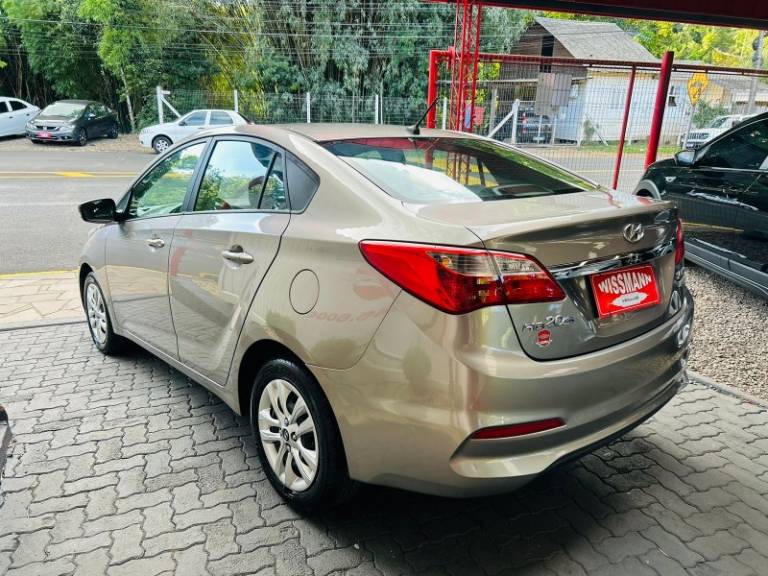 HYUNDAI - HB20S - 2015/2016 - Prata - R$ 64.800,00