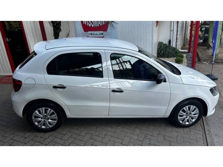 VOLKSWAGEN - GOL - 2014/2015 - Branca - R$ 41.800,00