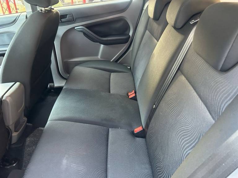 FORD - FOCUS - 2012/2013 - Prata - R$ 41.800,00