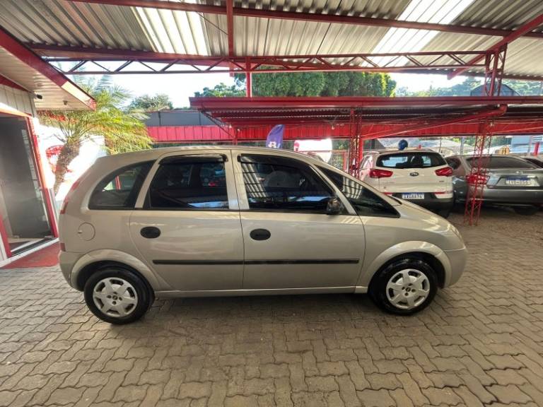CHEVROLET - MERIVA - 2003/2003 - Prata - R$ 17.900,00