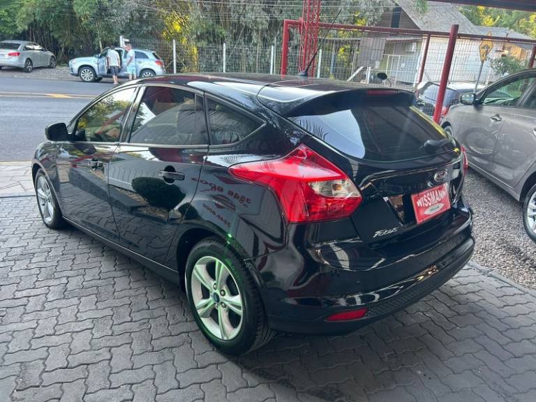 FORD - FOCUS - 2013/2014 - Preta - R$ 50.800,00