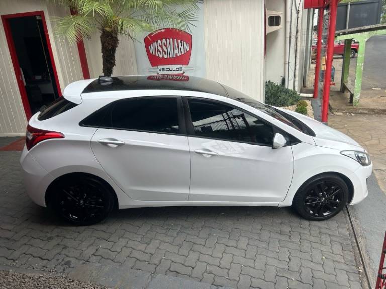 HYUNDAI - I30 - 2016/2016 - Branca - R$ 83.800,00
