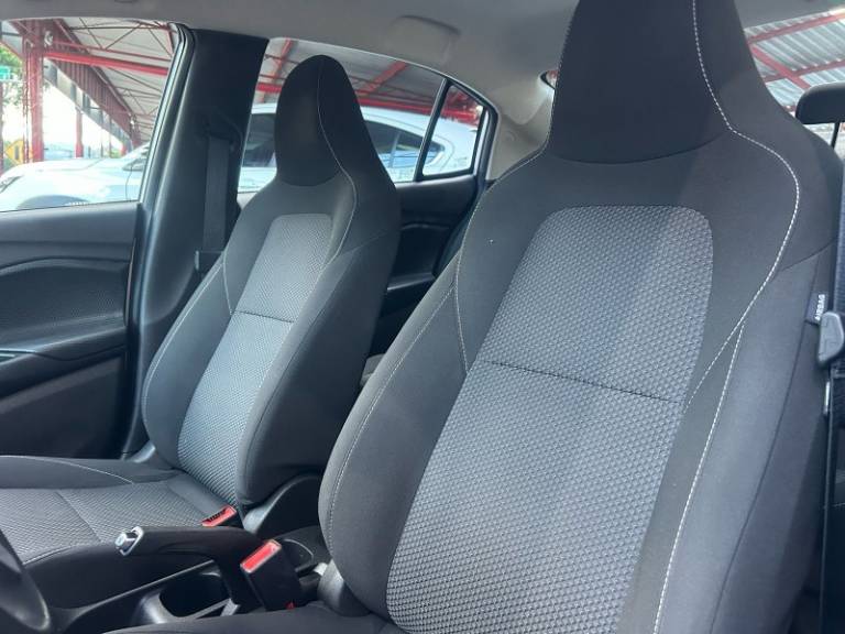 CHEVROLET - ONIX - 2022/2023 - Prata - R$ 77.800,00