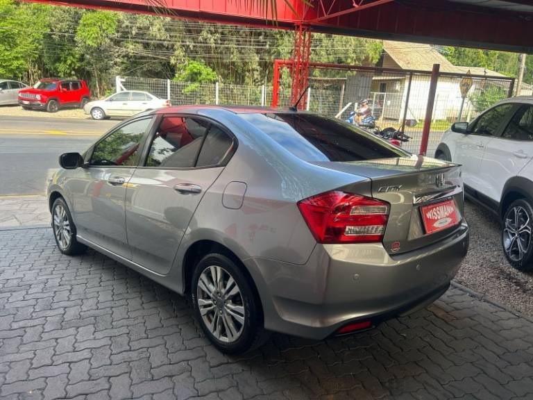 HONDA - CITY - 2013/2014 - Prata - R$ 58.800,00