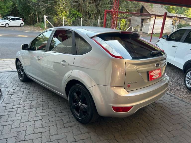 FORD - FOCUS - 2012/2013 - Prata - R$ 41.800,00