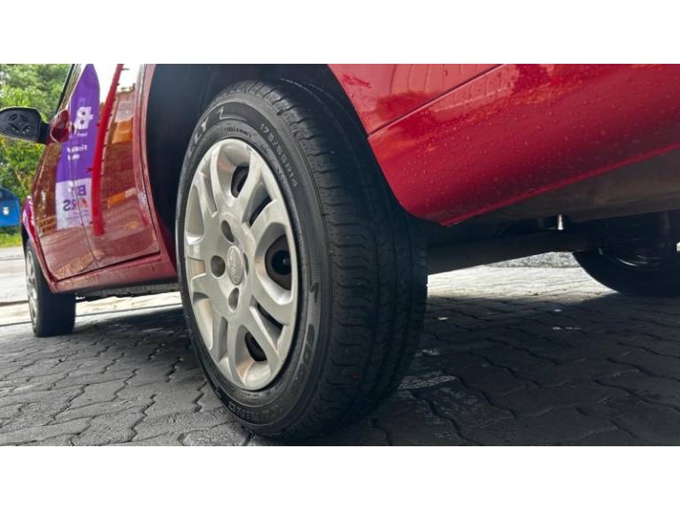 FORD - FIESTA - 2011/2012 - Vermelha - R$ 34.800,00