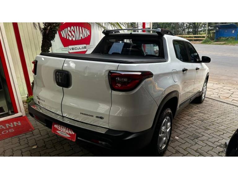 FIAT - TORO - 2017/2018 - Branca - R$ 92.800,00