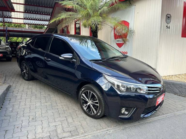 TOYOTA - COROLLA - 2016/2017 - Azul - R$ 93.800,00