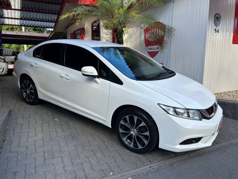 HONDA - CIVIC - 2014/2015 - Branca - R$ 77.800,00