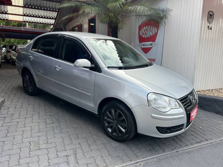 VOLKSWAGEN - POLO SEDAN - 2009/2010 - Prata - R$ 37.800,00