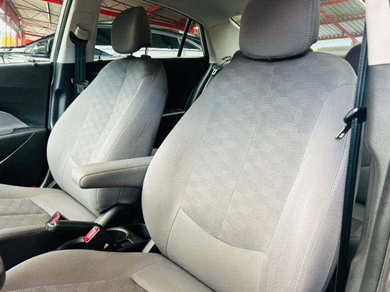 HYUNDAI - HB20S - 2015/2016 - Prata - R$ 64.800,00