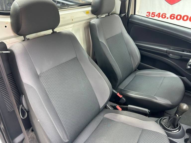VOLKSWAGEN - SAVEIRO - 2018/2018 - Branca - R$ 42.800,00