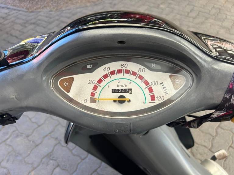 HONDA - BIZ 100 - 2002/2003 - Preta - R$ 7.500,00