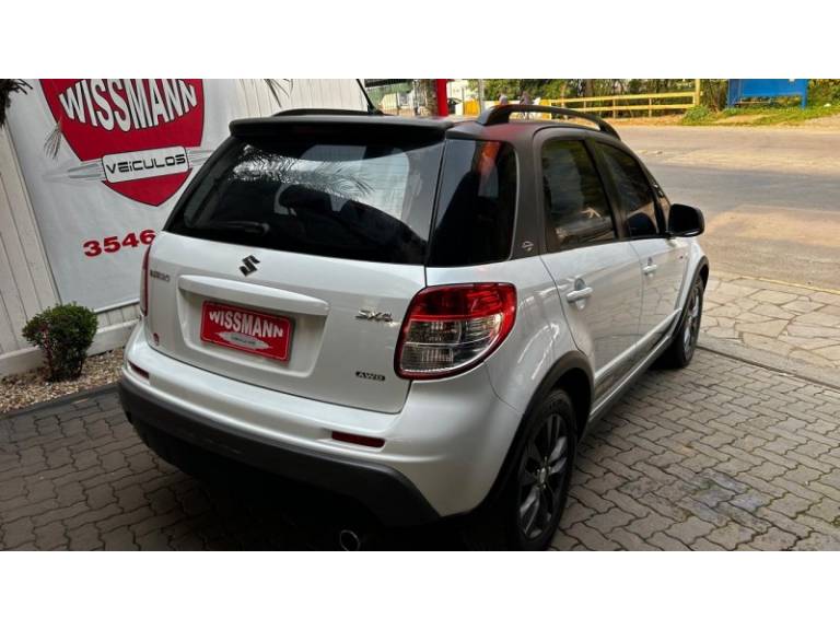 SUZUKI - SX4 - 2012/2013 - Branca - R$ 46.800,00