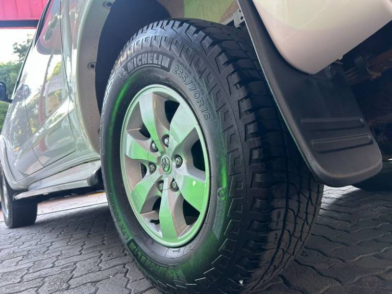 TOYOTA - HILUX - 2015/2015 - Branca - R$ 149.800,00