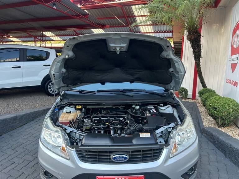 FORD - FOCUS - 2012/2013 - Prata - R$ 41.800,00