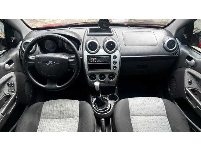 FORD - FIESTA - 2011/2012 - Vermelha - R$ 34.800,00