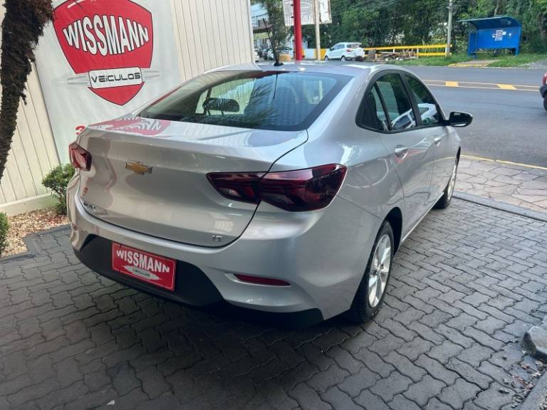 CHEVROLET - ONIX - 2022/2023 - Prata - R$ 77.800,00