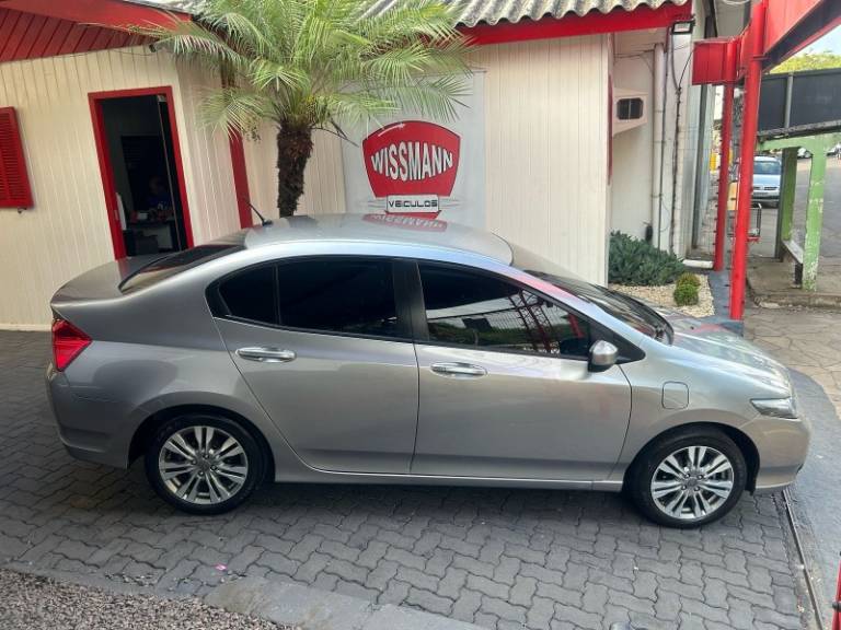 HONDA - CITY - 2013/2014 - Prata - R$ 58.800,00