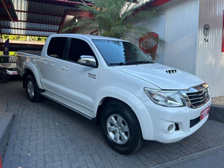 TOYOTA - HILUX - 2015/2015 - Branca - R$ 149.800,00