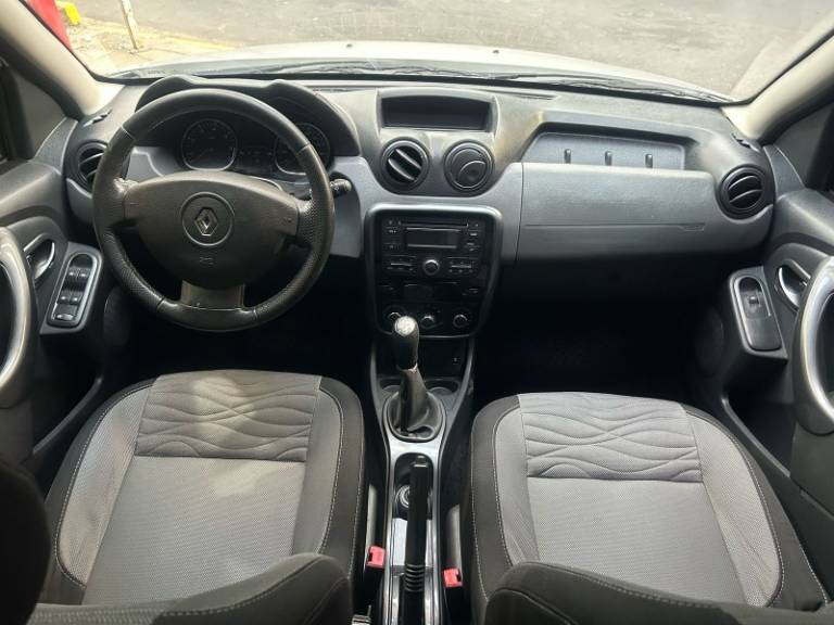RENAULT - DUSTER - 2013/2014 - Prata - R$ 51.800,00