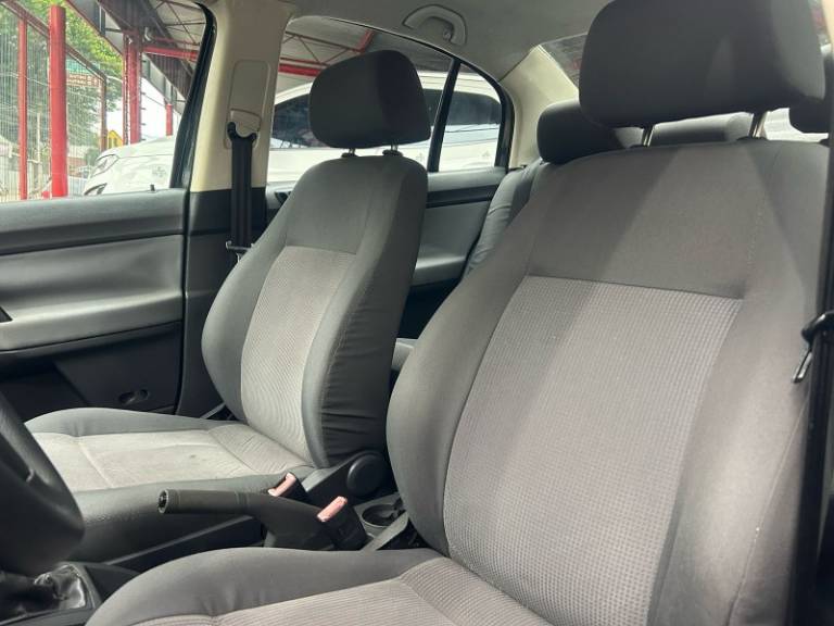 VOLKSWAGEN - POLO SEDAN - 2006/2006 - Preta - R$ 27.800,00