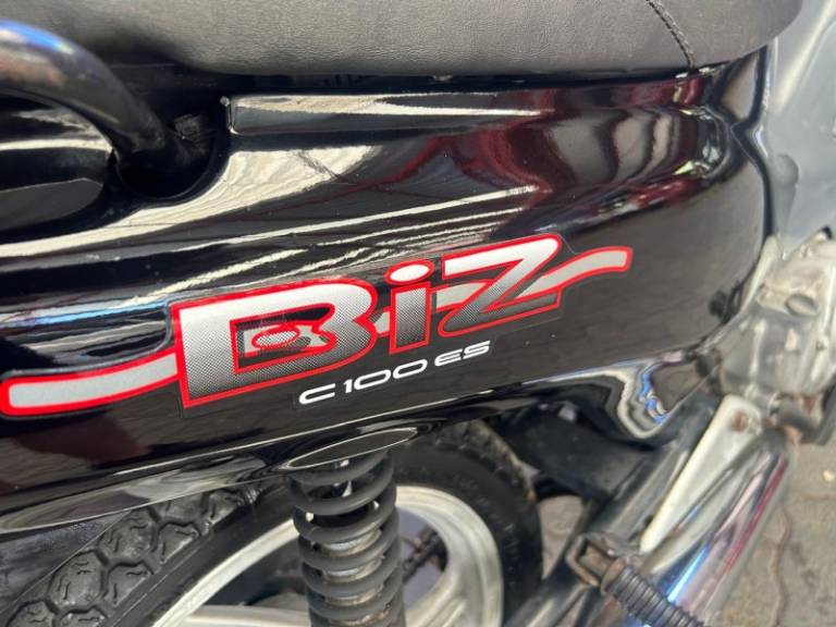 HONDA - BIZ 100 - 2002/2003 - Preta - R$ 7.500,00