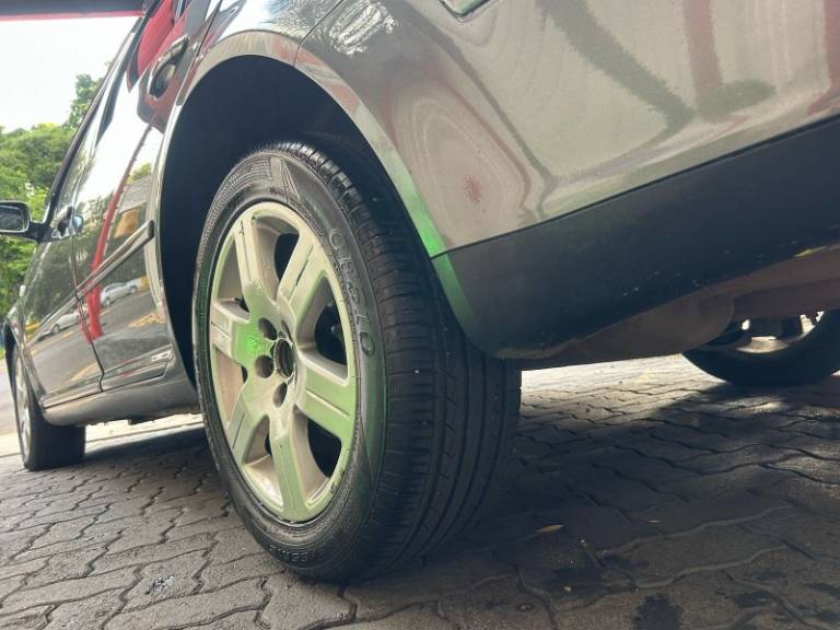 VOLKSWAGEN - BORA - 2009/2010 - Cinza - R$ 42.800,00