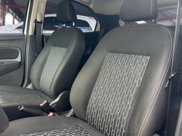 FORD - KA - 2016/2017 - Branca - R$ 41.800,00