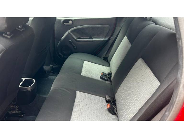 FORD - FIESTA - 2011/2012 - Vermelha - R$ 34.800,00
