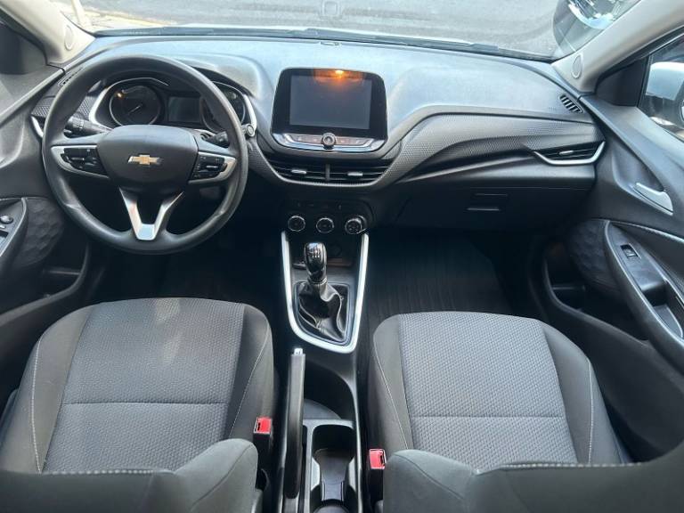 CHEVROLET - ONIX - 2022/2023 - Prata - R$ 77.800,00